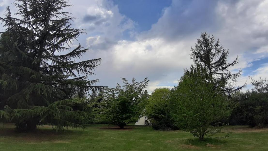 ホテル Levaltipis Saint-Gâtien-des-Bois エクステリア 写真